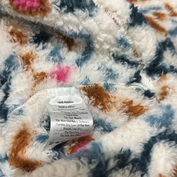 Eddie Bauer Ladies’ Plush/Faux Fur 1/4 Zip Pullover Sweatshirt. Large. - Picture 5 of 6